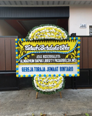 Papan Bunga Duka di Mekarsakti
